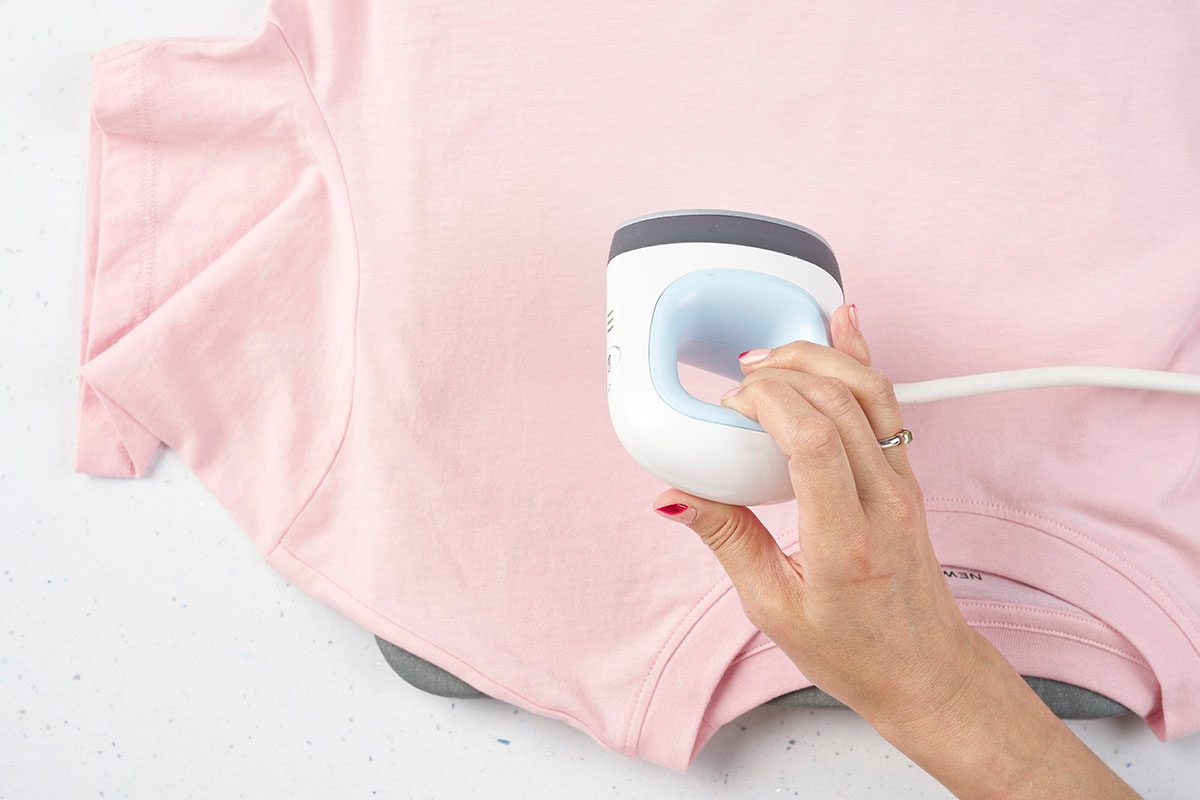 Cricut t-shirt project: using the easy press step 1