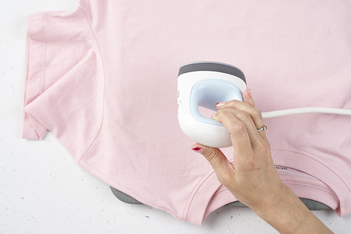 Cricut t-shirt project: using the easy press step 1