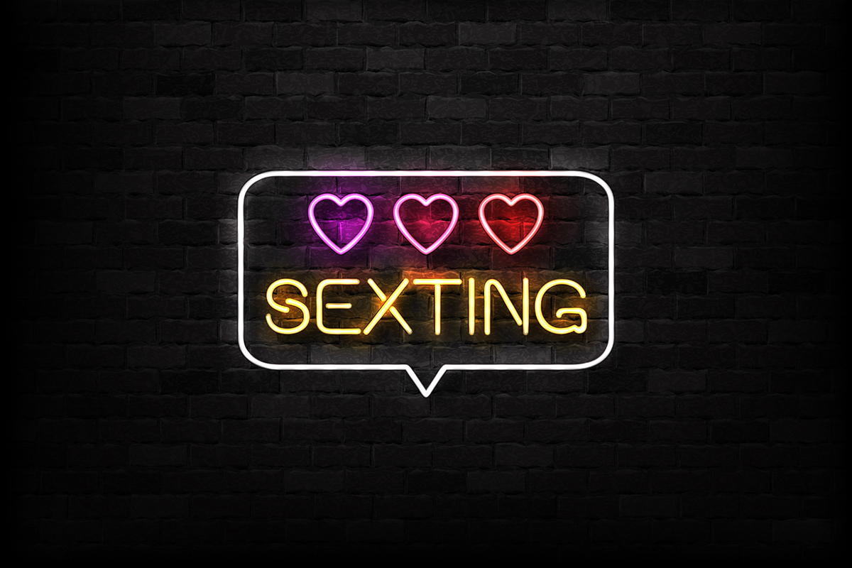 A neon sign that reads 'SEXTING'